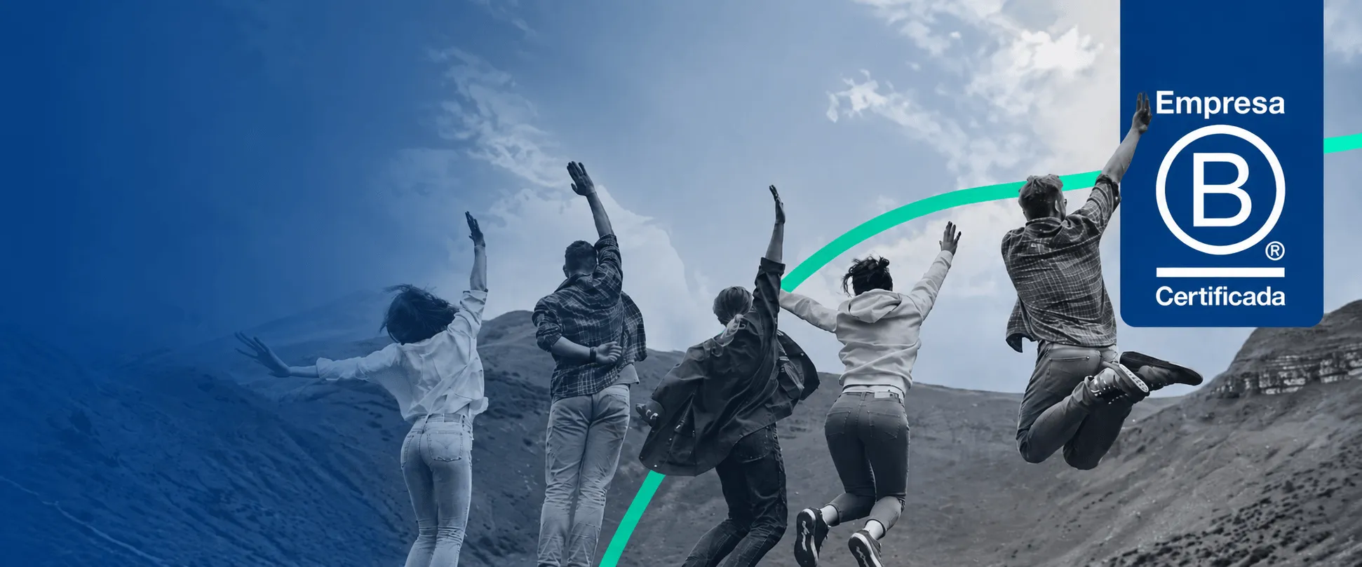 Cinco personas saltan de espaldas en un cerro, junto al sello de Empresa B Certificada.